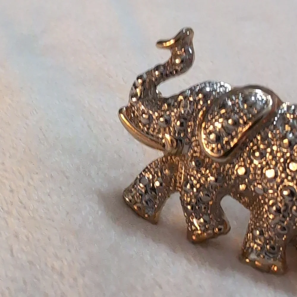 N/A vintage elephant